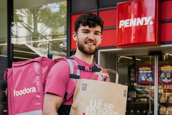 /media/hwhhkxks/penny_foodora_kurýr