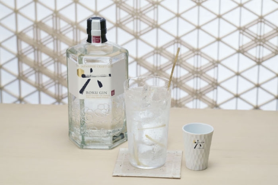 /media/14176/roku-signature-serve-w-bottle