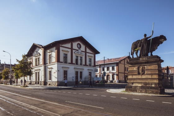 /media/20725/trznice_vchod_foto