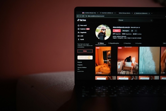 /media/mzcfval3/tiktok_social_unsplash