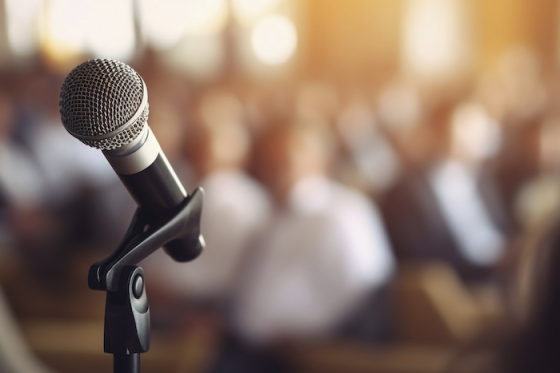 /media/sizhdiw0/freepik_close-up-microphone-speech-official-event_ai