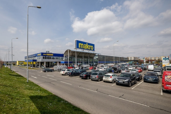 /media/5rnpp3of/makro-exteriér