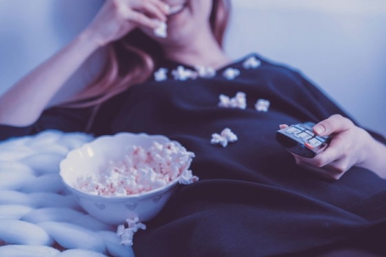 /media/hiailfcb/sledovani_filmu_unsplash