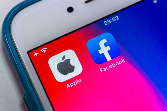 /media/16502/apple-facebook