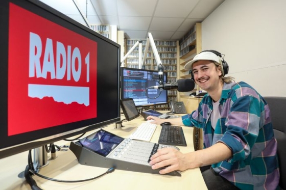 /media/54keqidm/radio-1_radio-united