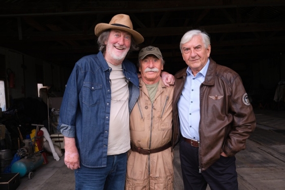 /media/mpahkdsj/muz-i-v-letu-bolek-poli-vka-pavel-zedni-c-ek-miroslav-donutil