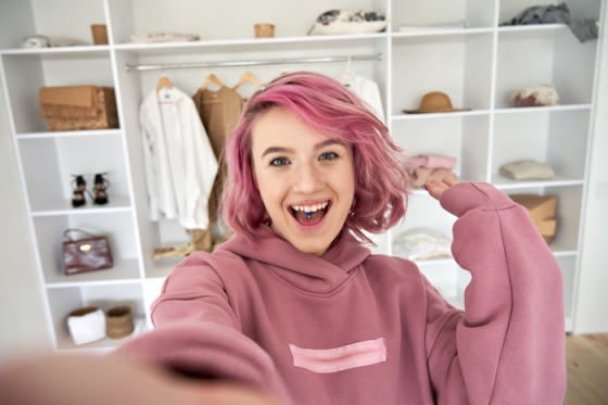 /media/17767/liveshopping_shutterstock