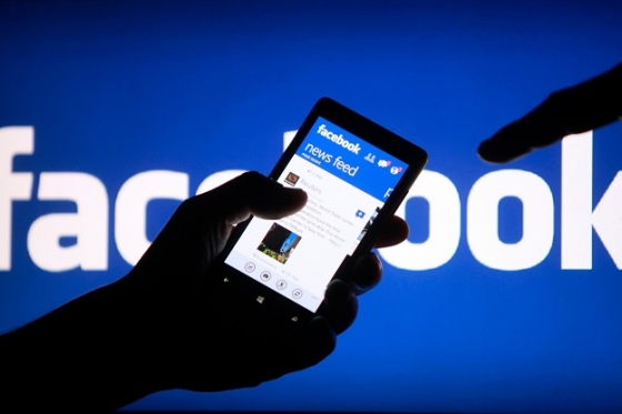 /media/3302/facebook_newsfeed