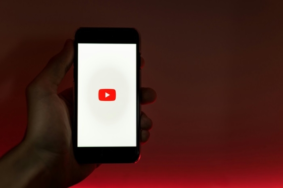 /media/dlshbkhh/youtube-premium_unsplash