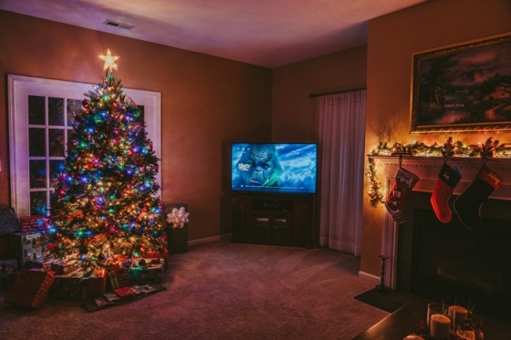 /media/3hhfc20q/tv-a-vanoce_unsplash