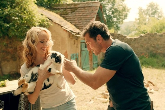 /media/14163/bezva-zenska-na-krku