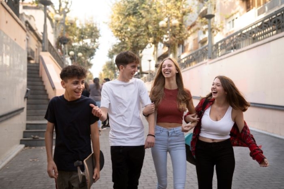 /media/o2dm05vg/teenagers