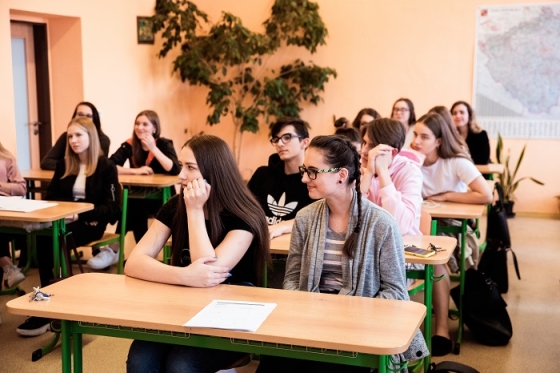 /media/23782/jeden-svet-na-skolach_clovek-v-tisni