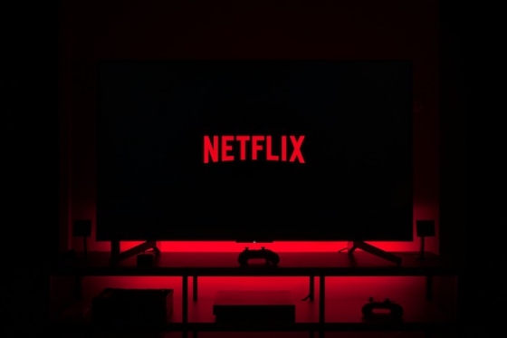 /media/dhloxrjr/netflix