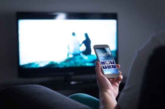 /media/18974/tv-a-chytry-mobil_shutterstock