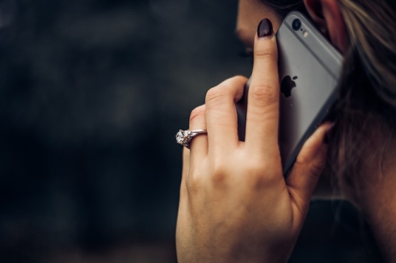 /media/22749/telefon_apple_taylor-grote_unsplash