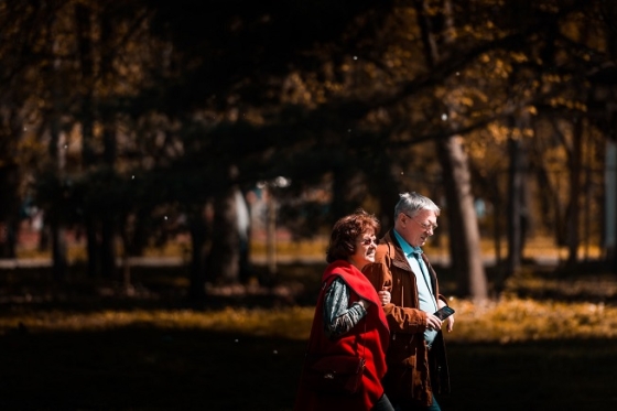 /media/22639/lide-senior_unsplash