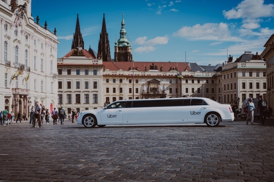 /media/ak3nunr5/uber_10_limo_2