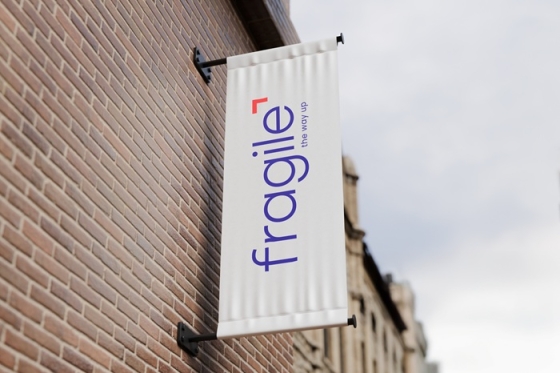 /media/jfmnau1h/fragile-mockup-3