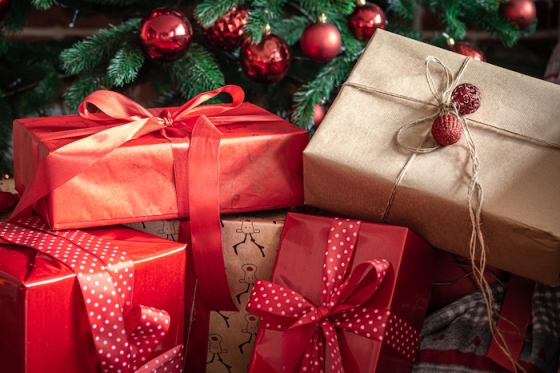 /media/qeqgox3d/closeup-red-gift-boxes-near-christmas-tree_freepik
