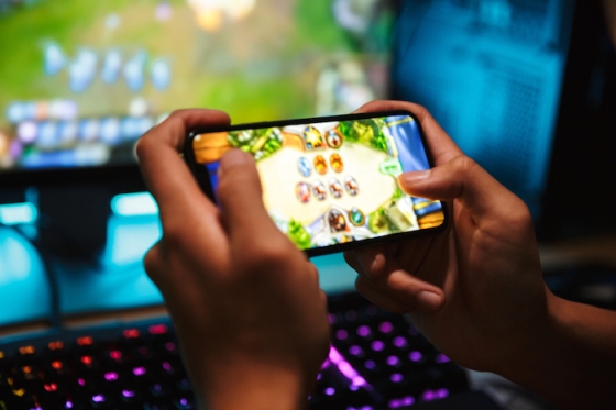 /media/17908/mobilegaming_shutterstock