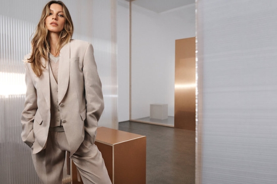 /media/qp1d25n2/boss_global_campaign_springsummer2024_gisele_bündchen_002__image-mid-res