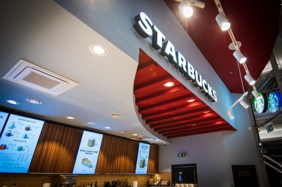 /media/1sgiylov/starbucks_digitalnimenuboardy