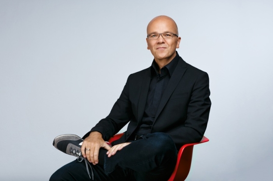 /media/wg1b0xpk/thomas_barta_4732_r_red