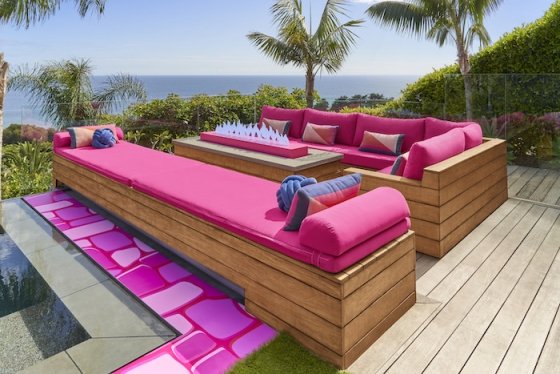 /media/25536/09-kens-dreamhouse-airbnb-firepit-credit-joyce-lee