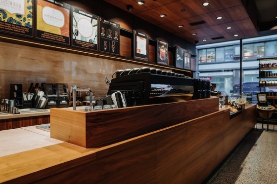 /media/23937/starbucks_reservestore_2