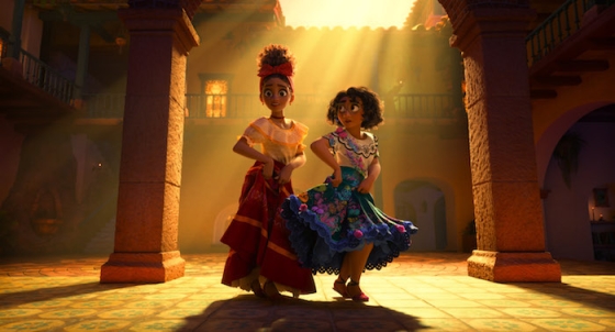 /media/20359/encanto-online-use-mirabel_and_dolores