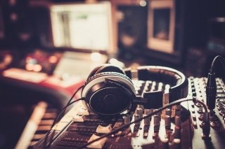 /media/6844/radio_shutterstock