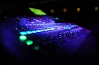 /media/jfwbakbl/tv-studio_pixabay