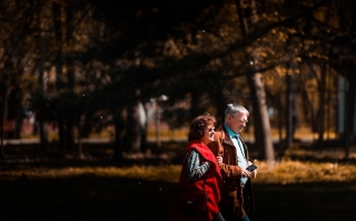 /media/22639/lide-senior_unsplash