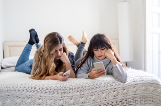/media/12741/genz_nuda_shutterstock