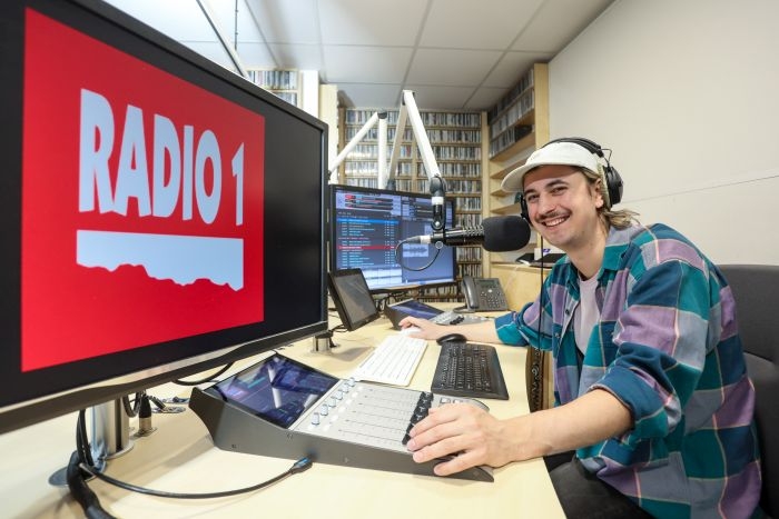 /media/54keqidm/radio-1_radio-united