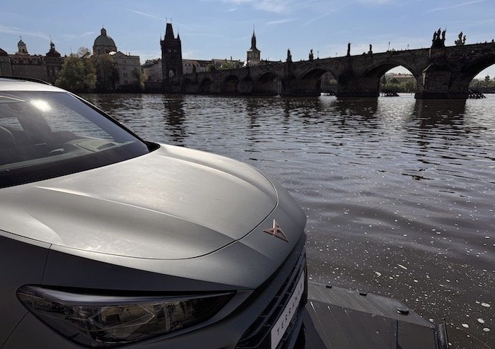 /media/xlhh5kco/cupra_floatingterramar_slider
