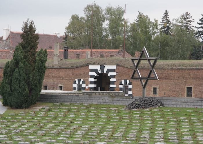 /media/24001/pamatnikterezin