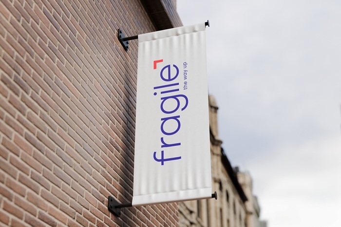 /media/jfmnau1h/fragile-mockup-3