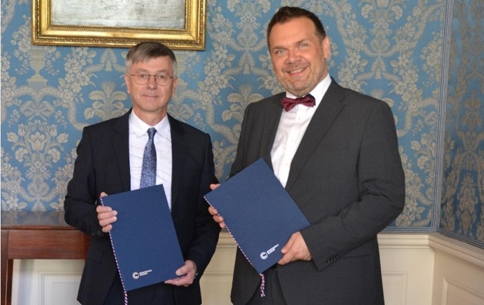 /media/iebfcuak/chudarek_baxa_podpdpis-memoranda