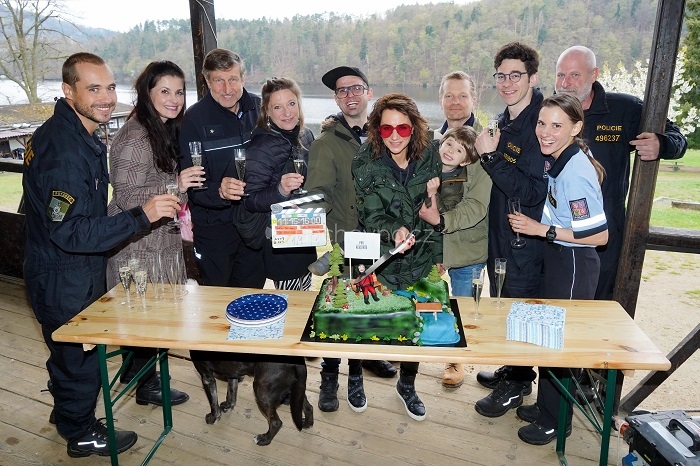 /media/20819/pod-hladinou