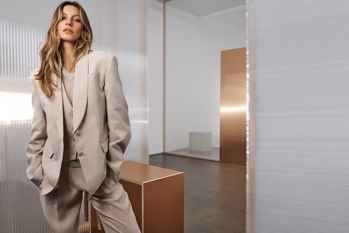 /media/qp1d25n2/boss_global_campaign_springsummer2024_gisele_bündchen_002__image-mid-res