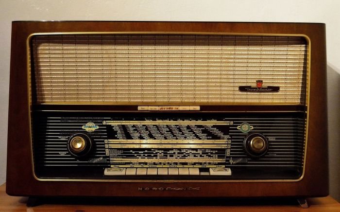 /media/24865/historicke-radio_pixabay
