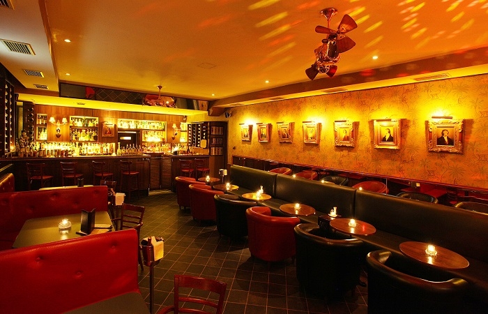 /media/10833/bar_books_2_photo-šlemar